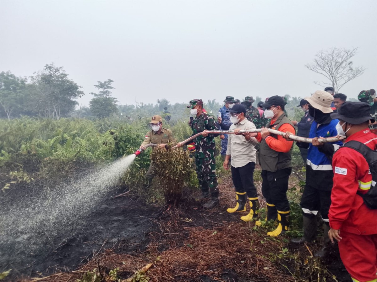 Dandim 1208/Sambas Dampingi Bupati Tinjau Penanganan Hotspot di Desa Trimandayan