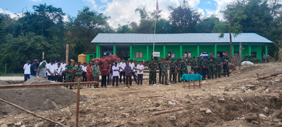 TNI Dukung Pendidikan, Babinsa Hadiri Pembangunan Perpustakaan Sekolah