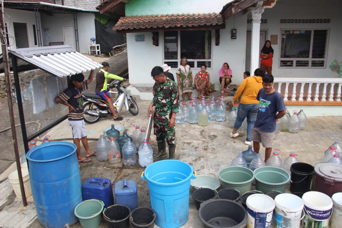 Kodim 0706/Temanggung Salurkan 5.000 Liter Air Bersih, Ringankan Beban 85 KK di Dusun Bugen