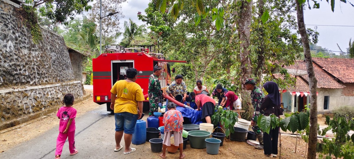 Ringankan Krisis Air Bersih Kodim 0704 Banjarnegara Salurkan 70 Ribu Liter Air ke Dua Wilayah
