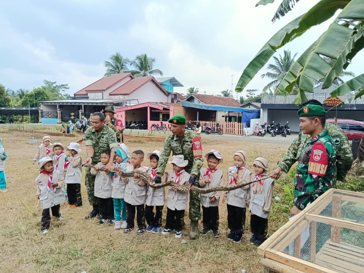Kenalkan TNI Sejak Dini, TK RA Diponegoro Gandasuli Gelar Outing Class ke Koramil 08/Bobotsari