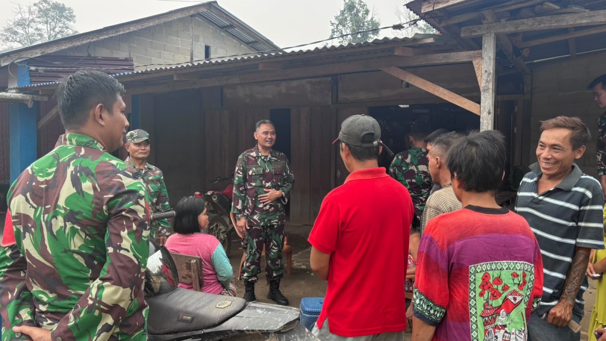Tim Mabes TNI Sosialisasikan Pencegahan Karhutla kepada Masyarakat Desa Empoto