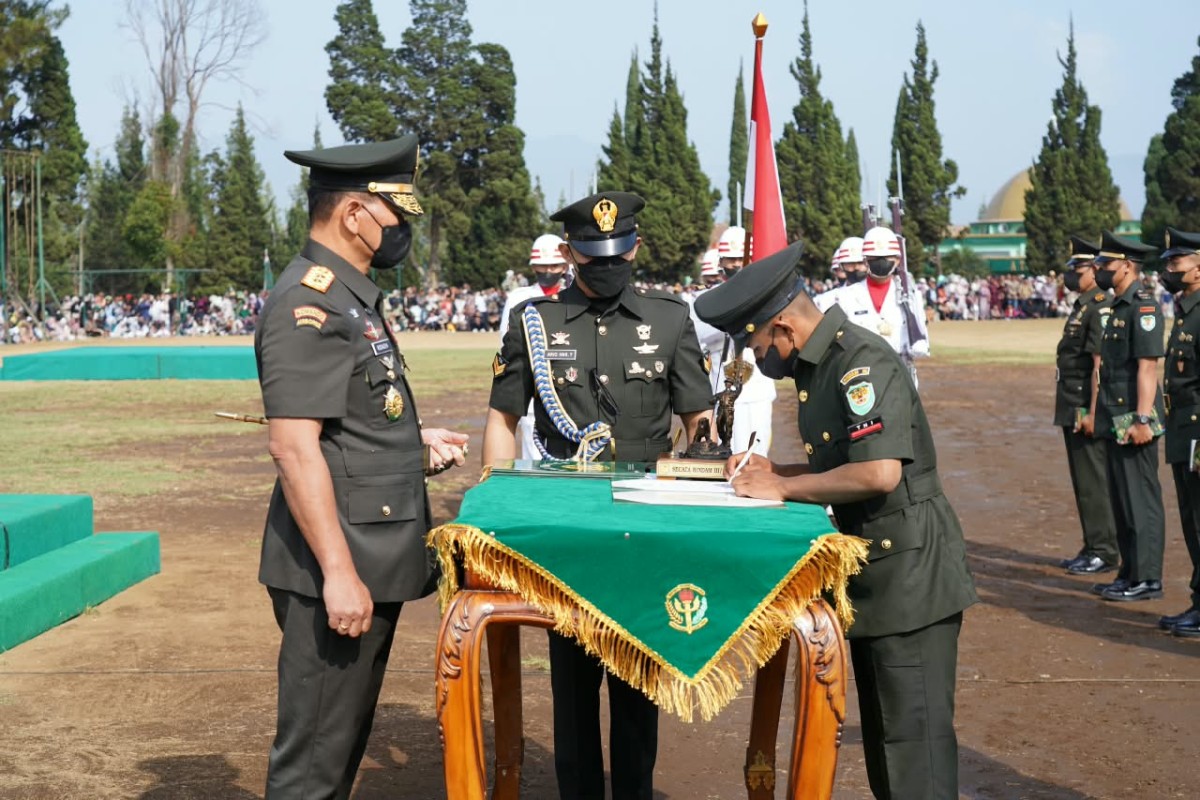 Pangdam III/Siliwangi Tutup Pendidikan dan Lantik 1.452 Prajurit Dikmata Infanteri Gelombang II TA 2026