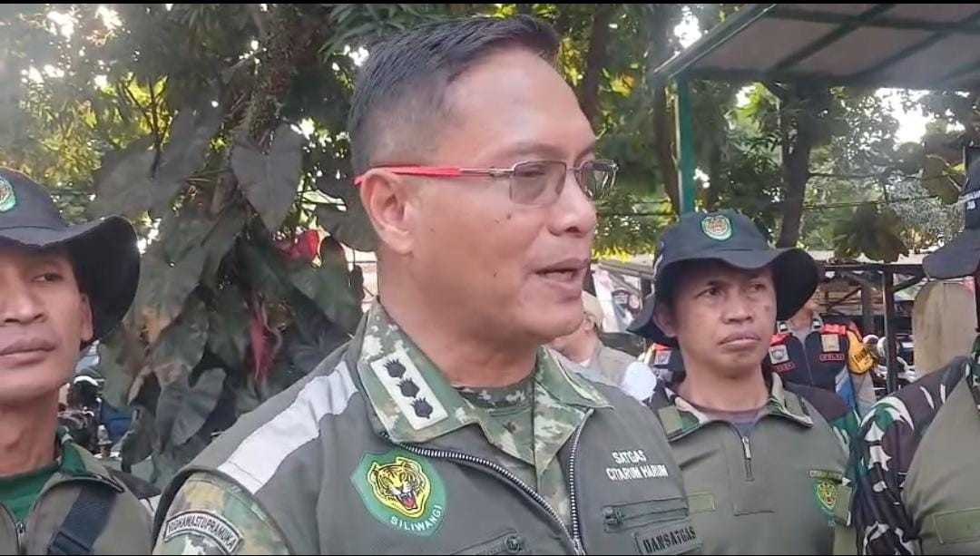 Dansatgas Citarum Kolonel Yanto Dampingi KSAD dan Pangdam Siliwangi Tinjau Alat Pemusnah Sampah