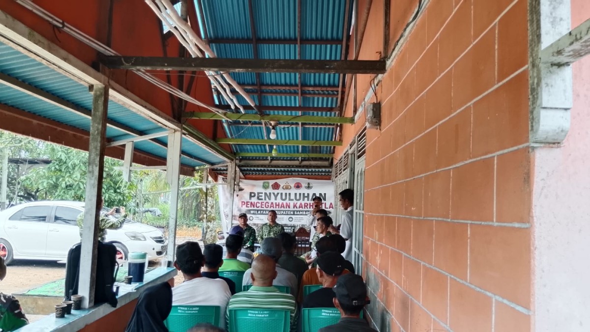 Jalin Silaturahmi ke Rumah Warga, Tim Penyuluh Mabes TNI Berikan Edukasi Pencegahan Karhutla