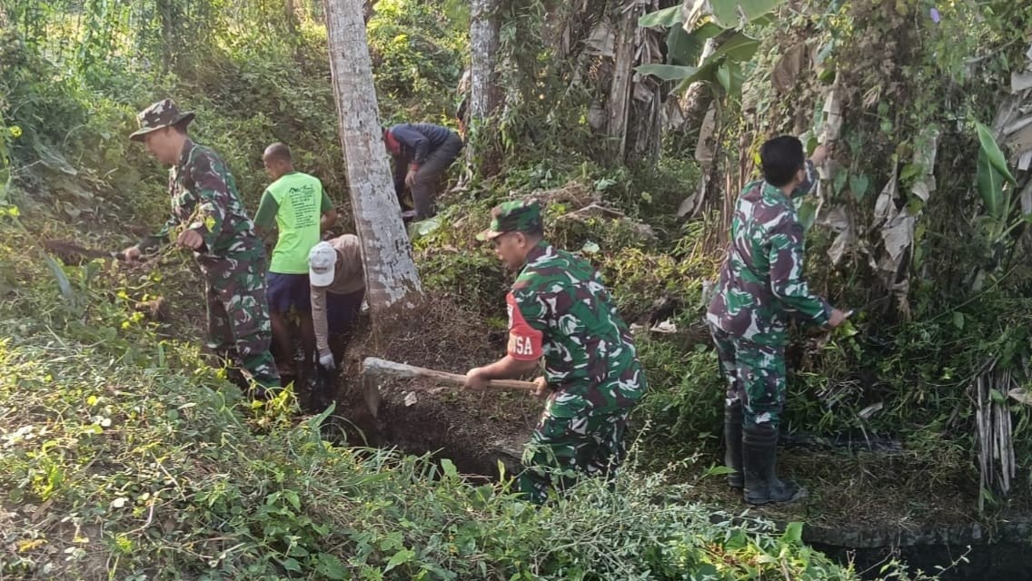 Peduli lingkungan Kodim Sleman Gelar Kegiatan Bersihkan Irigasi