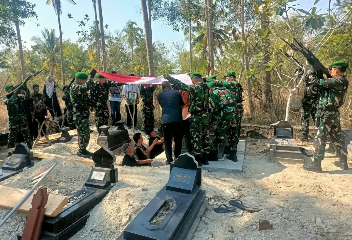 Kodim 0731/Kulon Progo Laksanakan Upacara Pemakaman Secara Militer  Almarhum Koptu Kardi