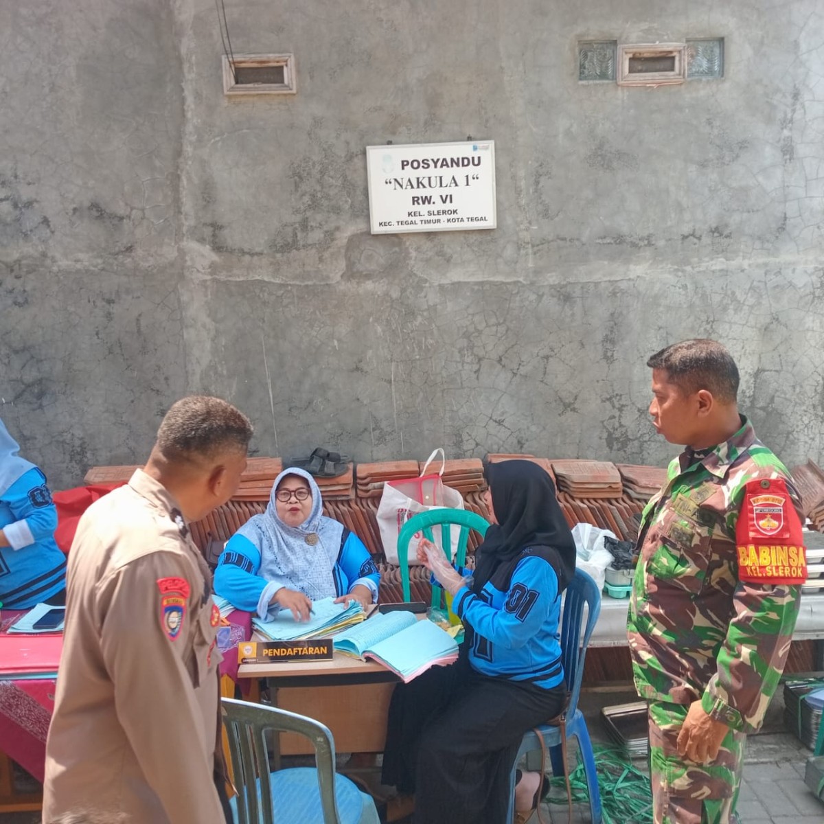 Babinsa Slerok Dampingi Posyandu ILP Nakula 1, Dorong Masyarakat Peduli Kesehatan