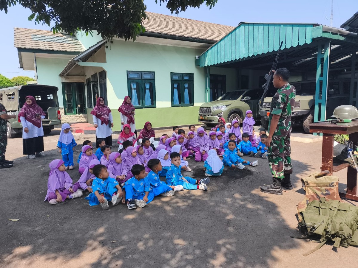 Belajar, Bermain, dan Bergembira dengan Cara Mudah dan Murah: Anak-Anak TK Aisyah Kejiwan Wonosobo Antusias Kunjungi Markas Kodim 0707/Wonosobo