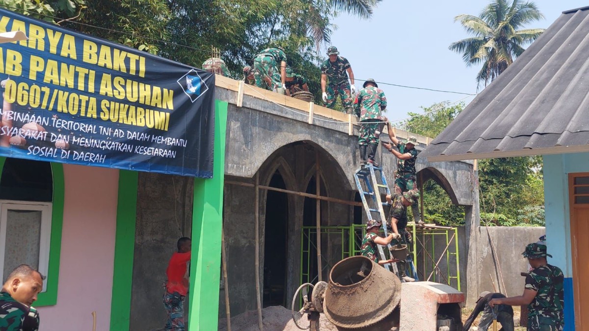 Koramil 0607-11/Cibadak Gelar Karya Bakti Rehab Panti Asuhan Yayasan Baitul Yatim