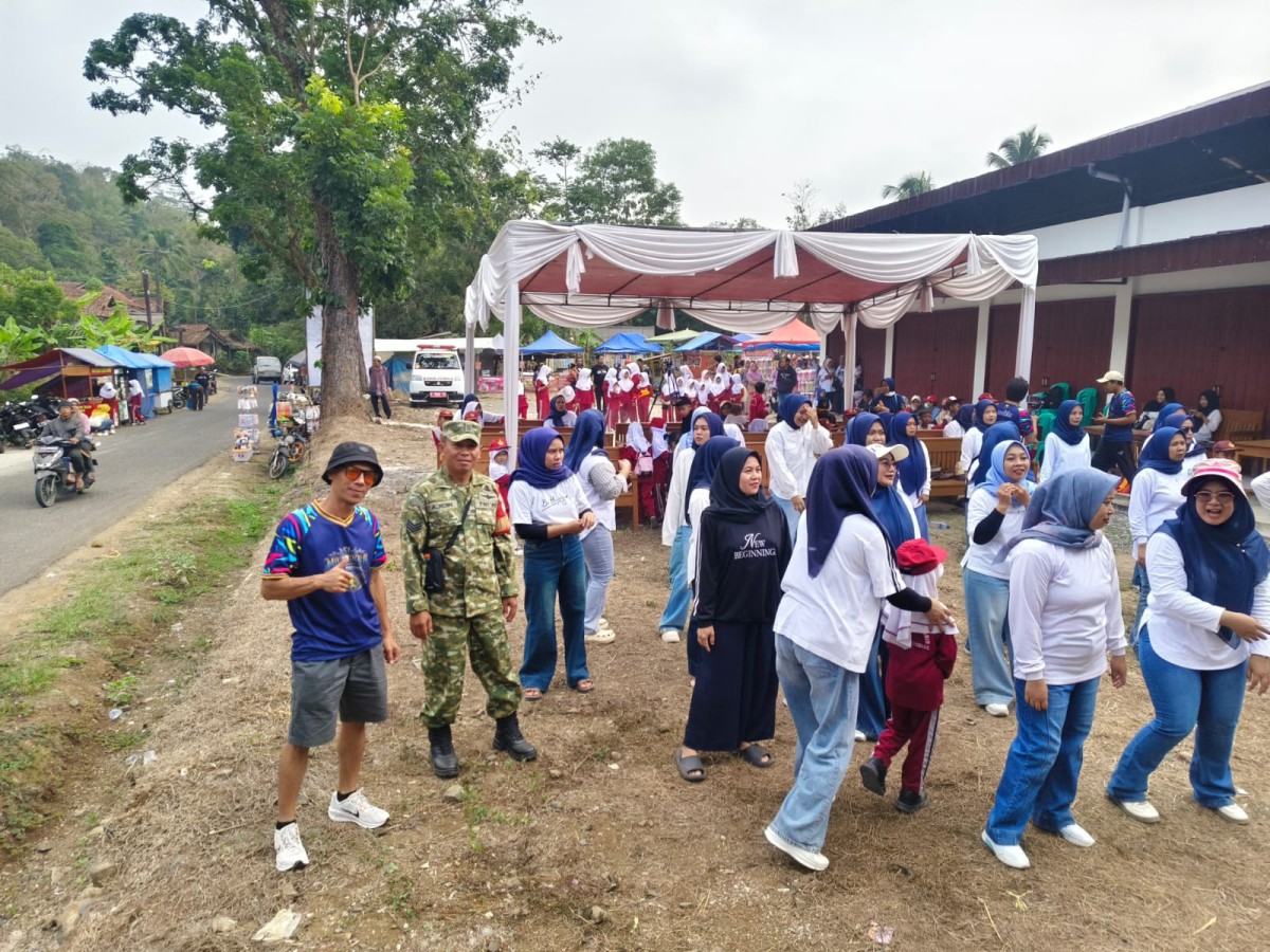 Babinsa Cipamingkis Ajak Warga Jaga Kebugaran Melalui Senam Sehat Bersama