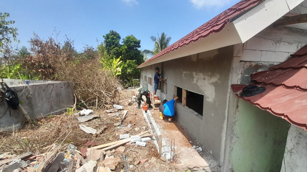 Babinsa Gunung Tanjung Keramat Laksanakan Bakti di Wilayah Desa Binaan