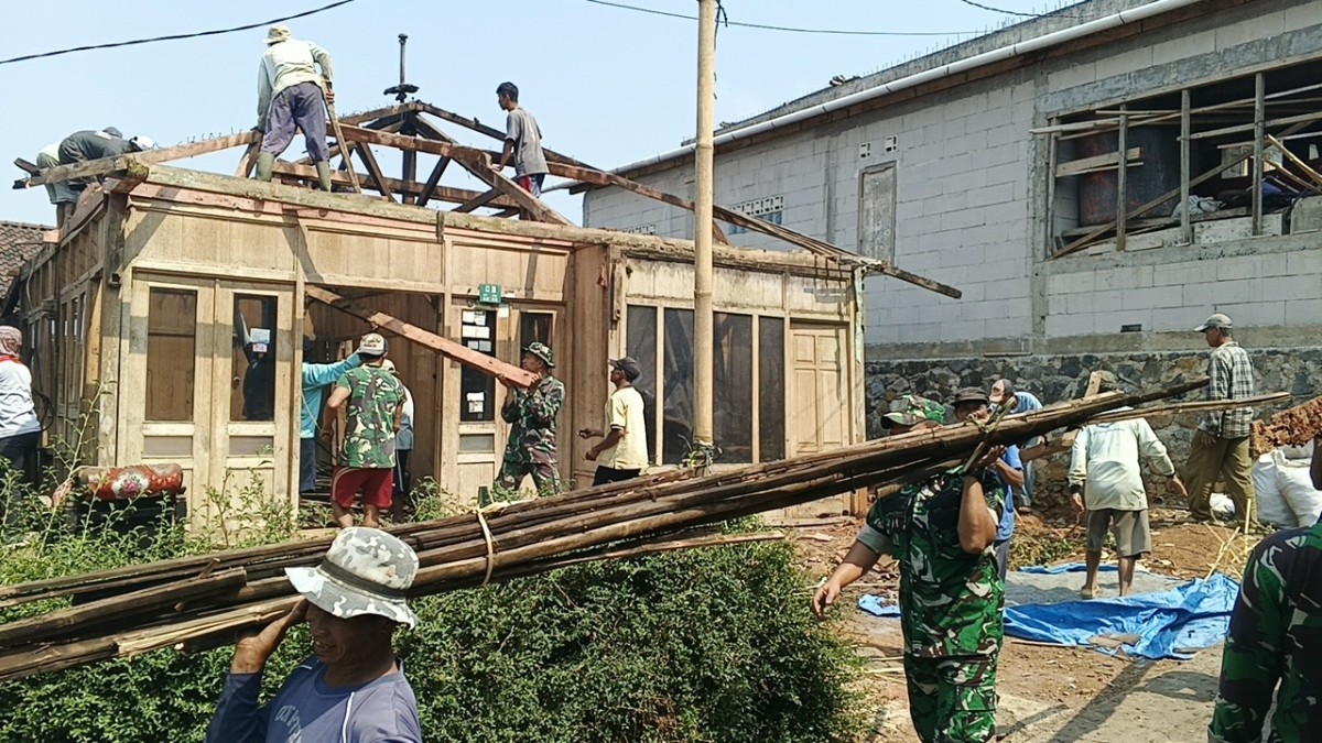 Jelang HUT TNI ke-81, Kodim Temanggung Bedah Rumah Warga