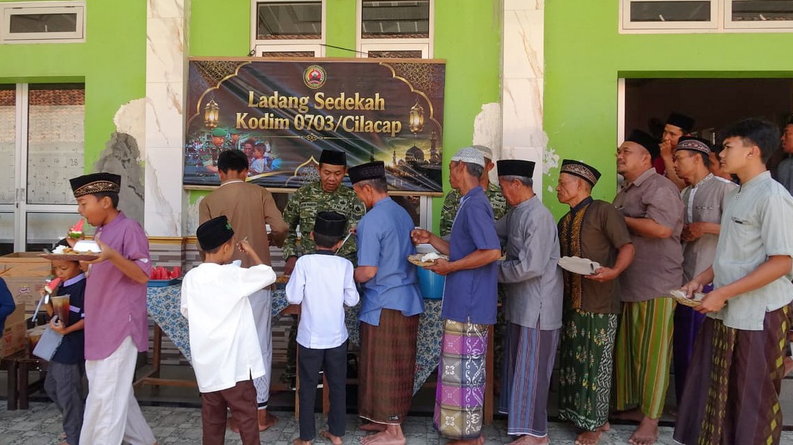 Ladang Sedekah Kodim 0703/Cilacap Perkuat Silaturahmi dan Komsos Bersama Warga