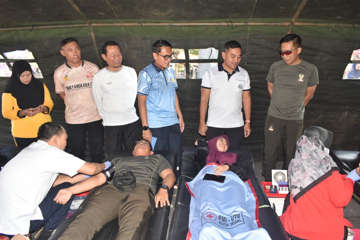 Peringati HUT TNI ke-81, Kodim 0712/Tegal Ikuti Zoom Bersama Panglima TNI, Gelar Donor Darah dan Cek Kesehatan Gratis