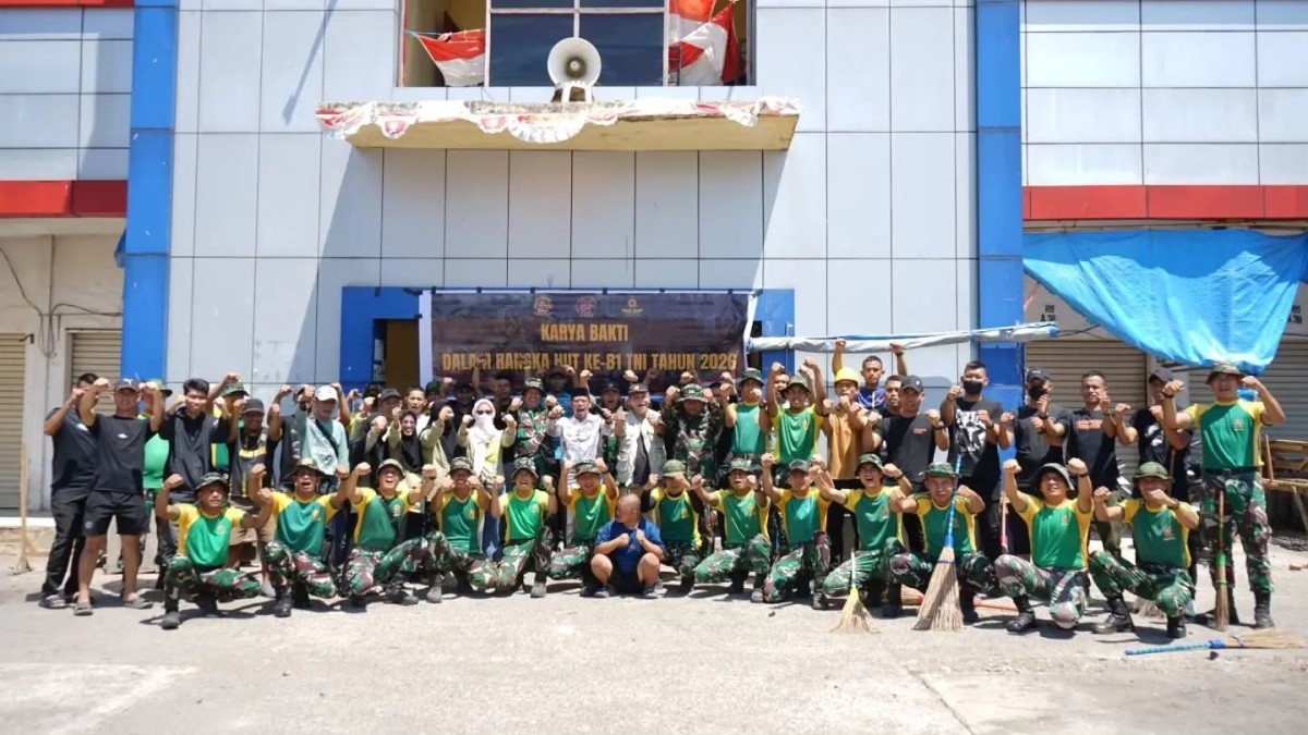 Prajurit Yonif 432/Waspada Setia Jaya Perkuat Kemanunggalan TNI dan Rakyat Lewat Karya Bakti