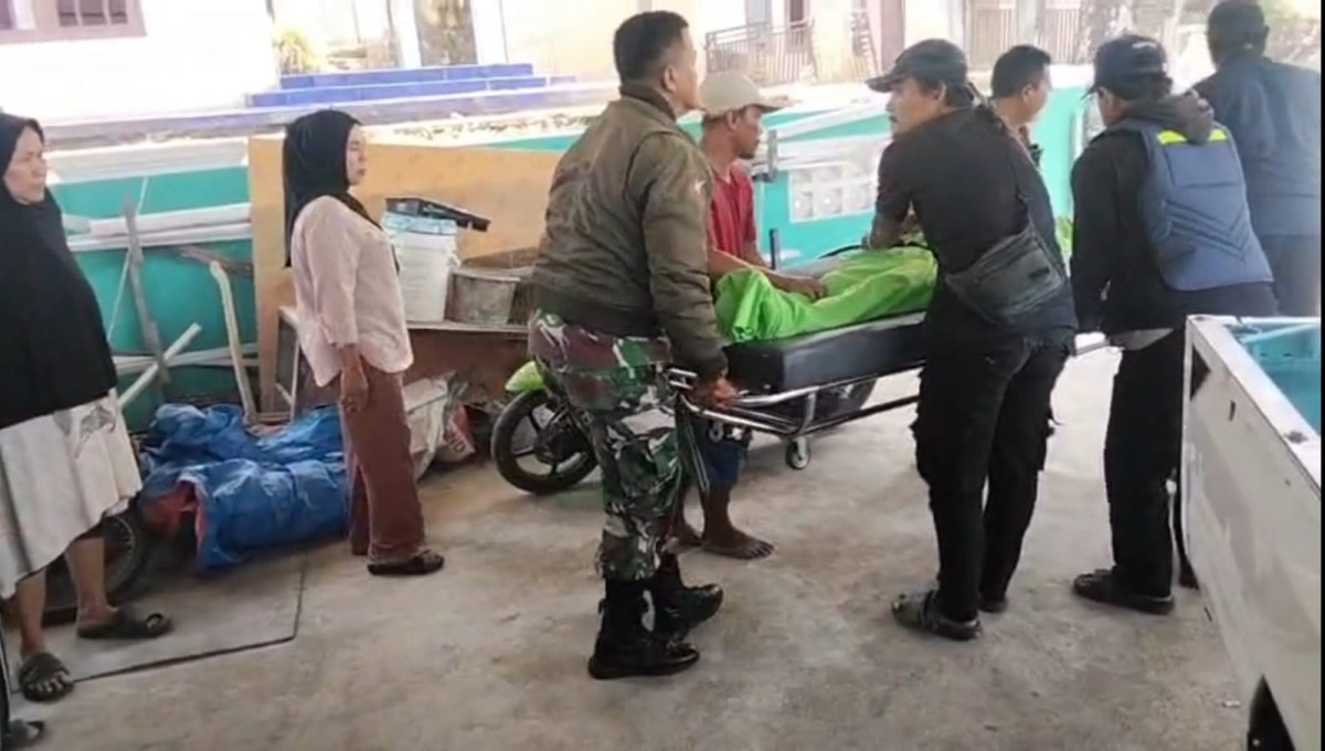 Babinsa Cikelat Cek TKP Kecelakaan Kerja, Seorang Pekerja Meninggal Dunia Akibat Tersengat Listrik