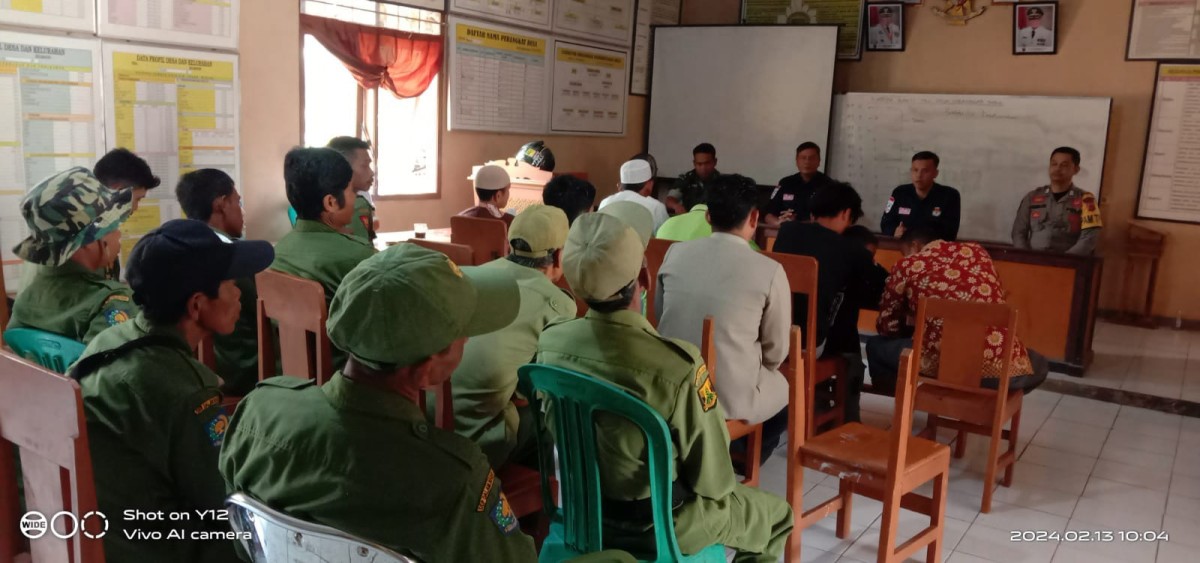 Babinsa Sirnamekar Berikan Pengarahan kepada Anggota Linmas