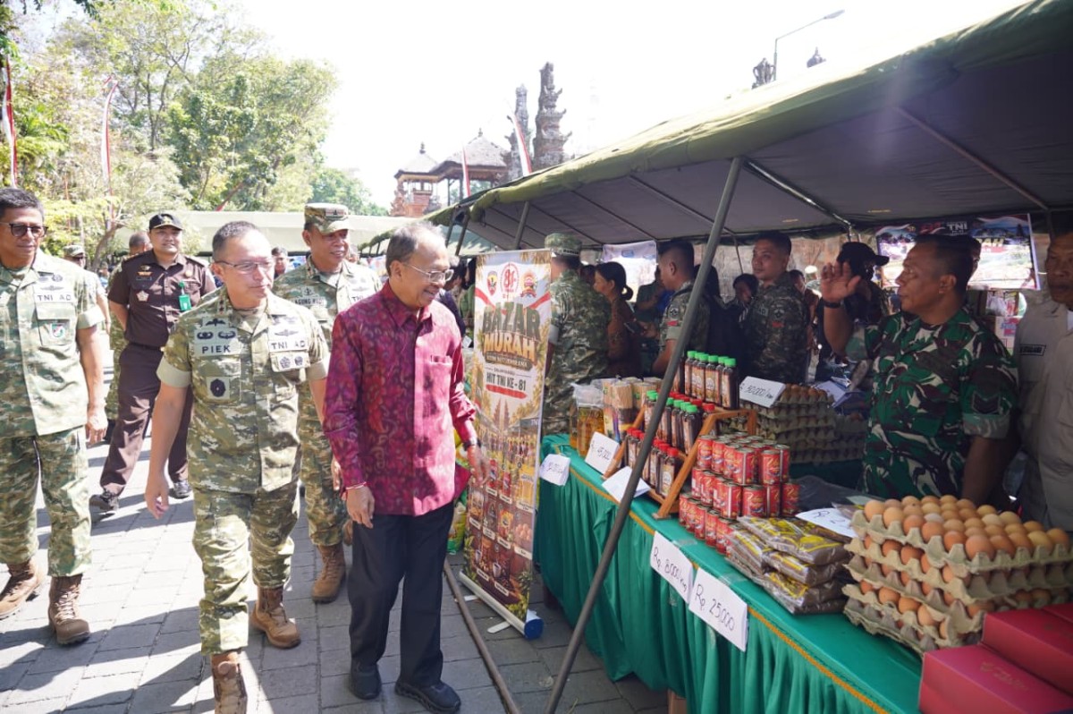 Semarak HUT ke-81 TNI, Kodam IX/Udayana Hadirkan Bazar Pasar Murah untuk Ringankan Beban Masyarakat