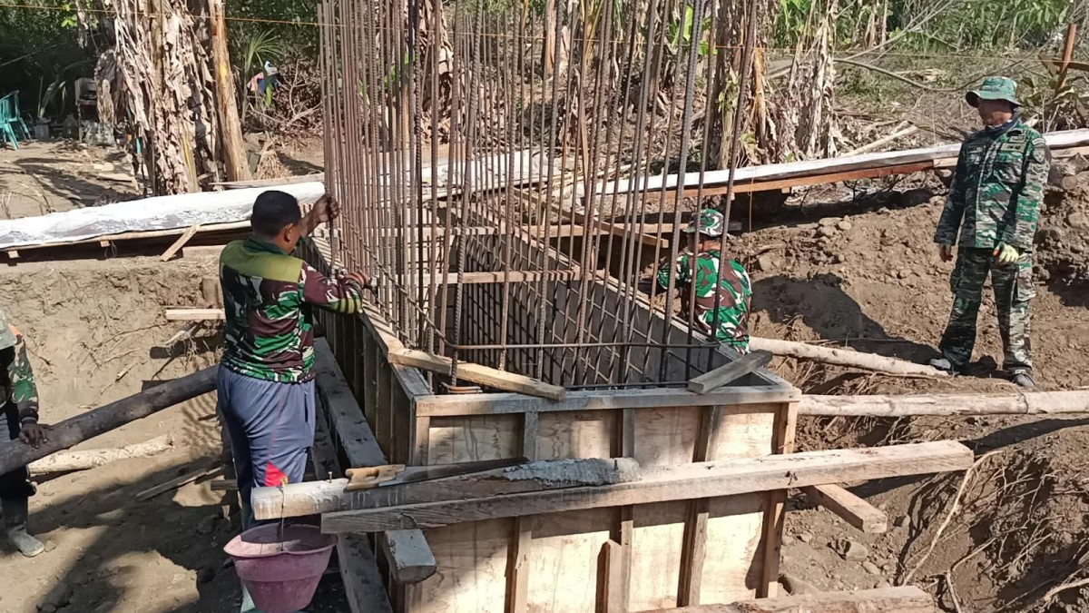 Tingkatkan Aksesibilitas dan Ekonomi Warga, Kodim 1617/Jembrana Pacu Pembangunan Jembatan Beton Perintis Garuda Tahap VI
