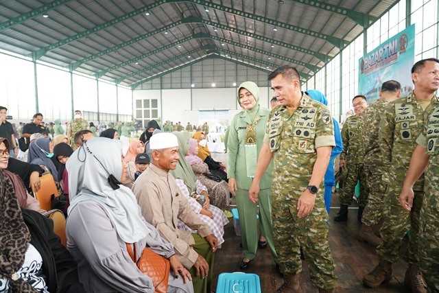Peringati HUT ke-81 TNI, Kodam XII/Tpr Gelar Bazar Murah dan Pengobatan Gratis untuk Masyarakat