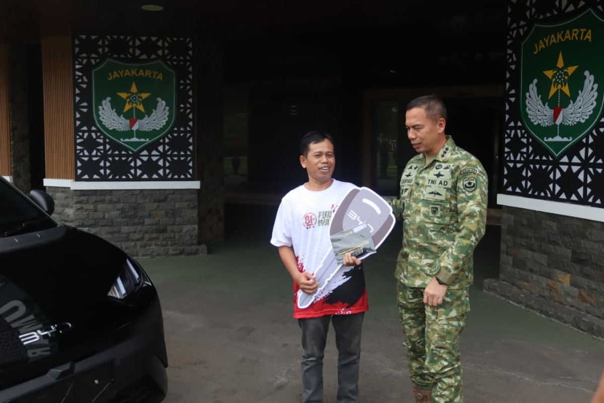 FUN WALK HUT KE-81 TNI BERBUAH MOBIL LISTRIK UNTUK TEGUH, PANGDAM JAYA TITIP PESAN RELIGIUS