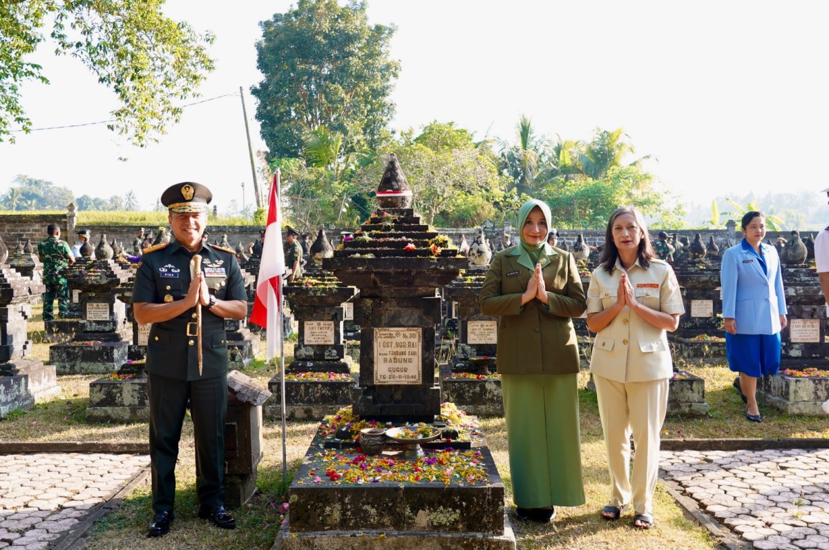 Hormati Jasa Pahlawan dan Veteran, Kodam IX/Udayana Gelar Ziarah Rombongan dan Anjangsana ke Veteran PKRI