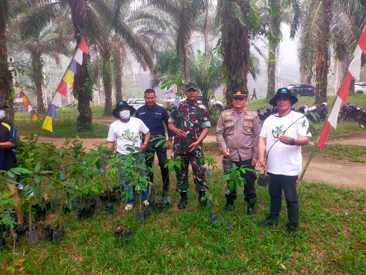 Peduli Lingkungan, Koramil 1210-06/Ngabang Dukung Gerakan Penghijauan IWO Landak di Riam Angan