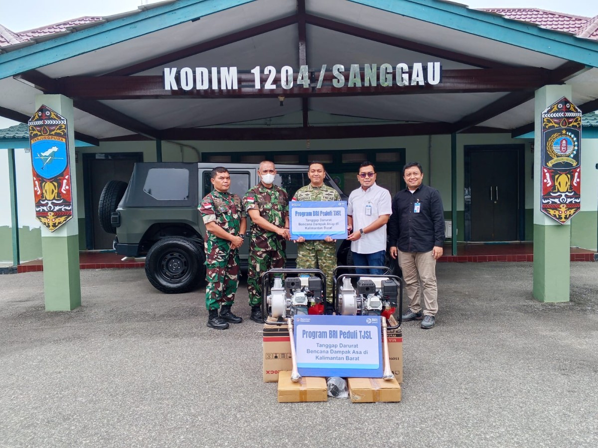 BRI Serahkan 20 Unit Pompa Air kepada Kodim 1204/Sanggau untuk Dukung Penanganan Dampak Karhutla