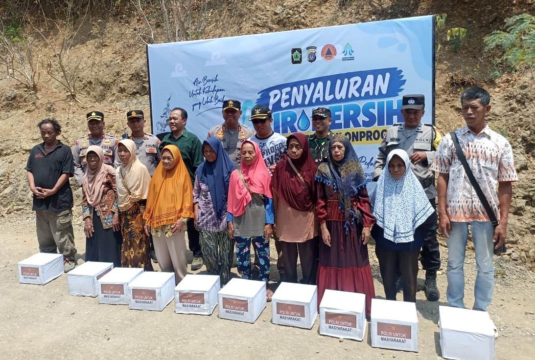 Dandim 0731/Kulon Progo Hadiri Giat Penyaluran Air Bersih Polres