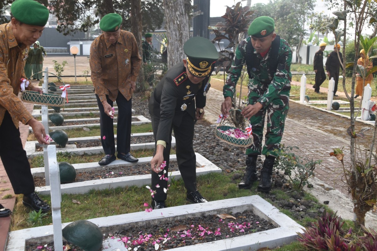 Sambut HUT ke-81 TNI, Kodim Wonosobo Ziarah ke TMP Wiropati, Dandim: Kenang Jasa Pahlawan