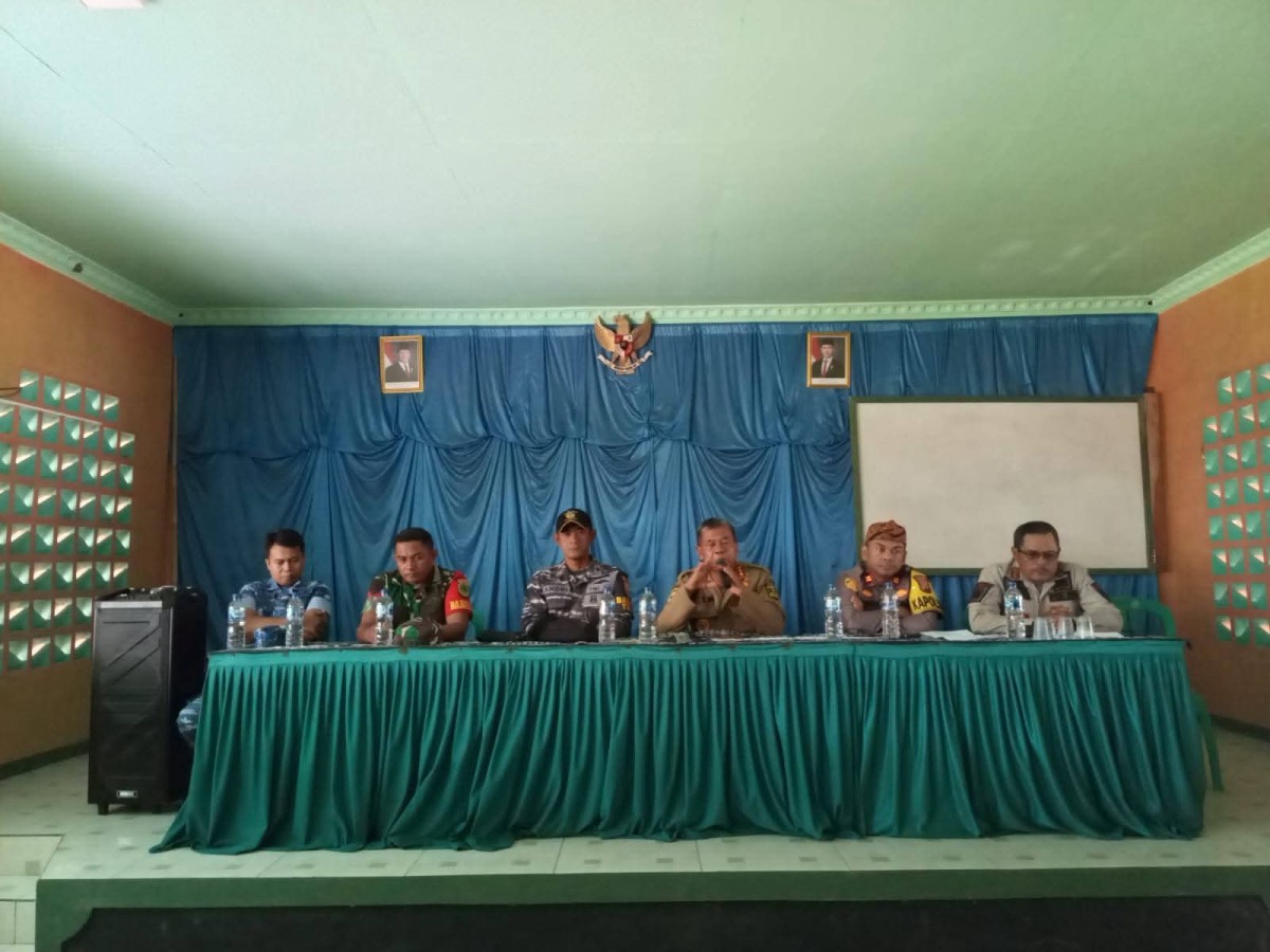 Babinsa Gunung Batu Hadiri Musyawarah Bersama Forkopimcam di Kecamatan Ciracap