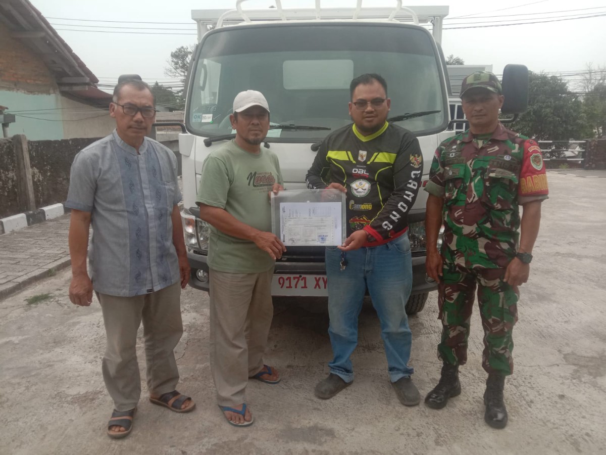 Babinsa Dampingi Serah Terima Kendaraan Roda 6 untuk Dukung Koperasi Merah Putih Desa Cihamerang