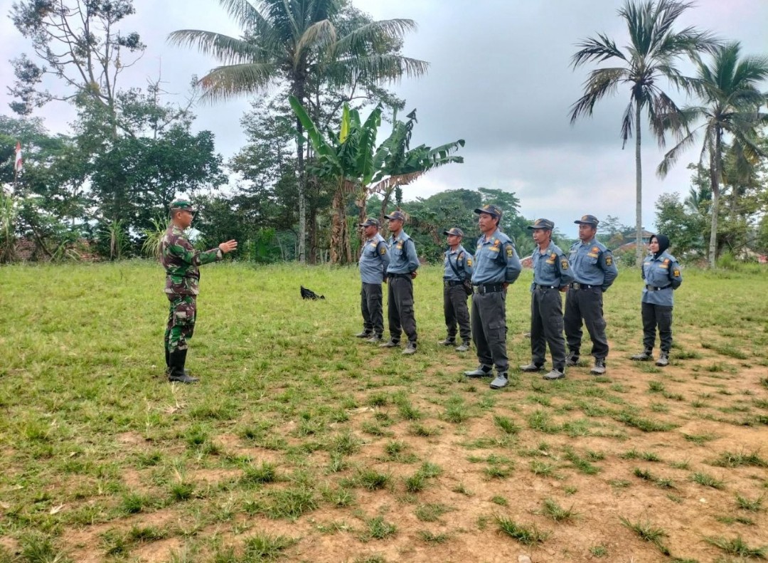 Babinsa Tanjungsari Hadiri Pelatihan Baris Berbaris bagi Satuan Linmas