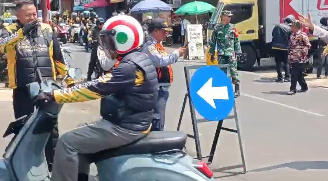 Koramil 2209/Lengkong Laksanakan Pengamanan Konvoi Touring Ngalongok Dulur di Lembur