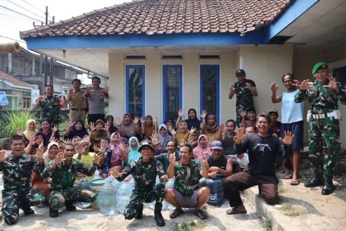 Saat Air Datang, Harapan Kembali Mengalir: TNI Salurkan Air Bersih untuk 450 Warga Sukarame