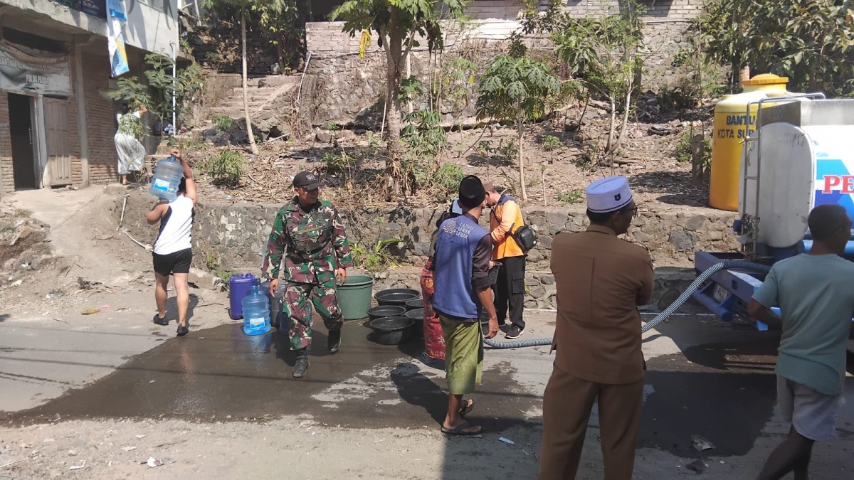 Kodim 1606/Mataram Bersama Mitra Salurkan Bantuan Air Bersih ke Lombok Barat dan Lombok Utara