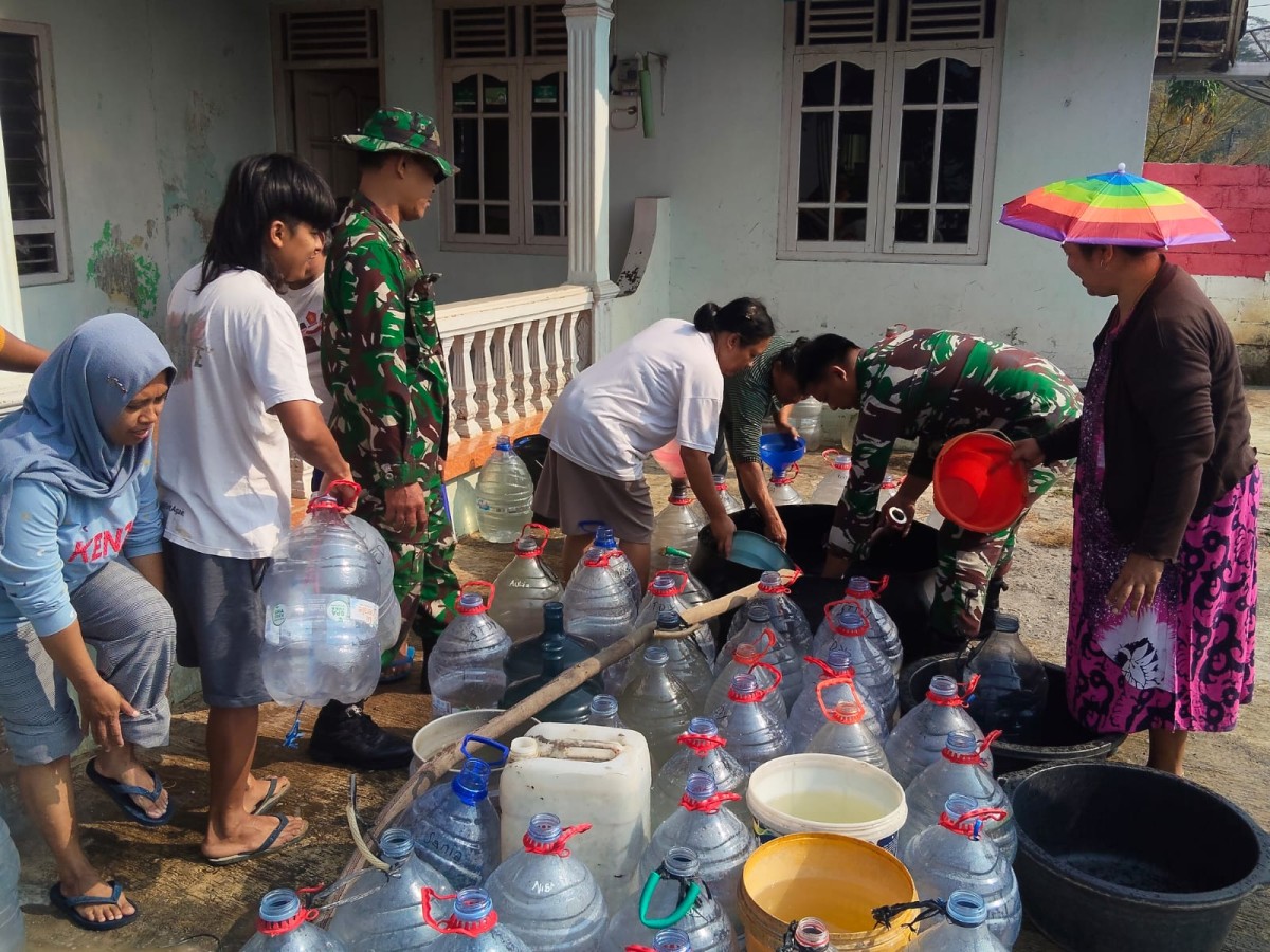 SAAT AIR MENJADI HARAPAN: KODIM 0706/TEMANGGUNG KEMBALI KIRIM BANTUAN KE WARGA DUSUN BUGEN