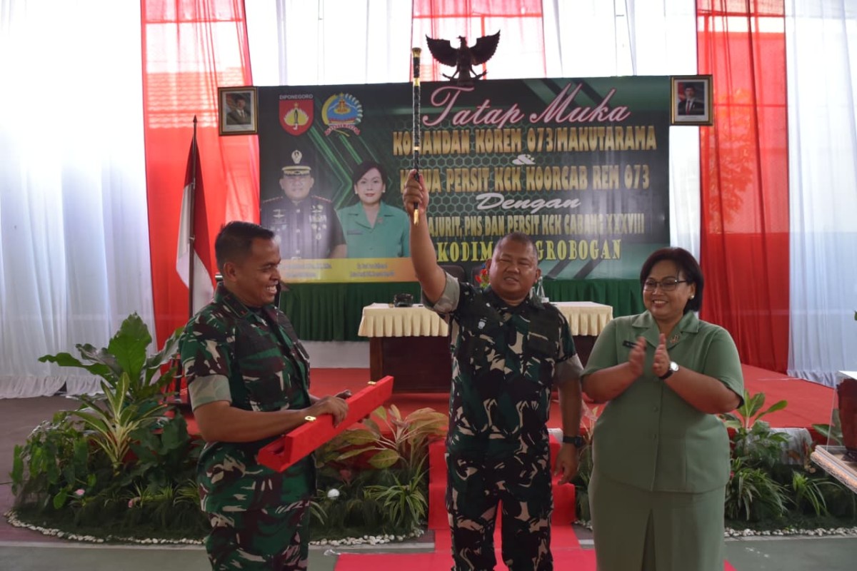 Personel Kodim 0717/Grobogan Beserta Persit Terima Pengarahan Dari Danrem 073/Makutarama