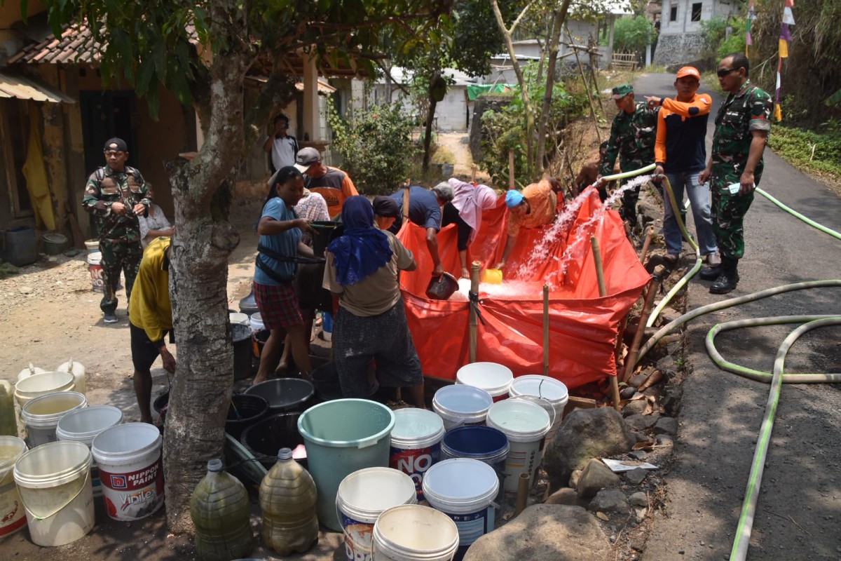 Kemarau Berkepanjangan, Kodim 0707/Wonosobo Bersama BPBD Kembali Salurkan Air Bersih