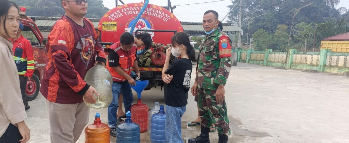 TNI Hadir di Tengah Warga, Kodim 1210/Landak Bantu Penuhi Kebutuhan Air Bersih Desa Raja