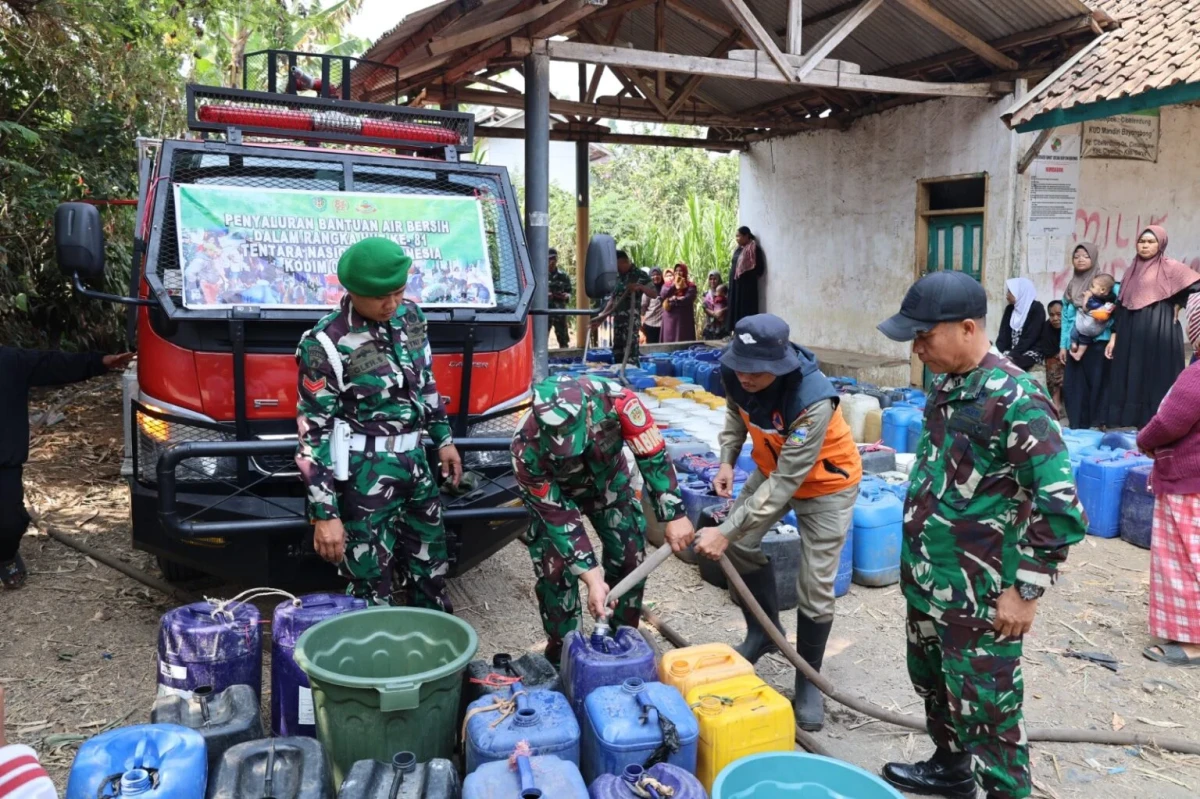 HUT TNI ke-81, Kodim 0611/Garut Hadir Saat Warga Cintanagara Kesulitan Air Bersih
