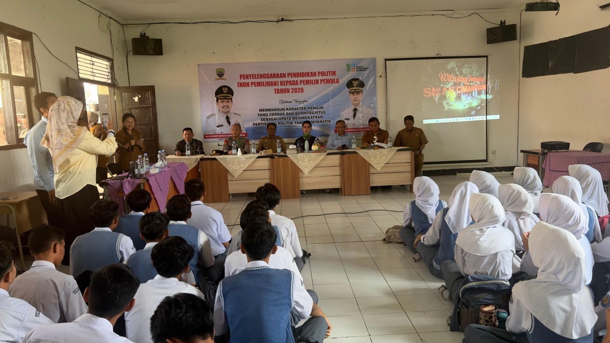 Danramil 1014/Cimanggung Dampingi Wakil Bupati Sumedang Berikan Wawasan Pendidikan Politik bagi Pemilih Pemula