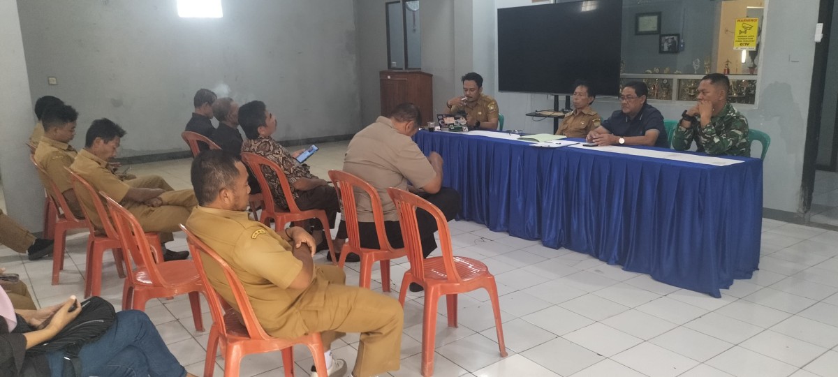 Babinsa Sukapura Hadiri Rapat Pra Musdus, Dorong Perencanaan Pembangunan Desa Berbasis Aspirasi Warga