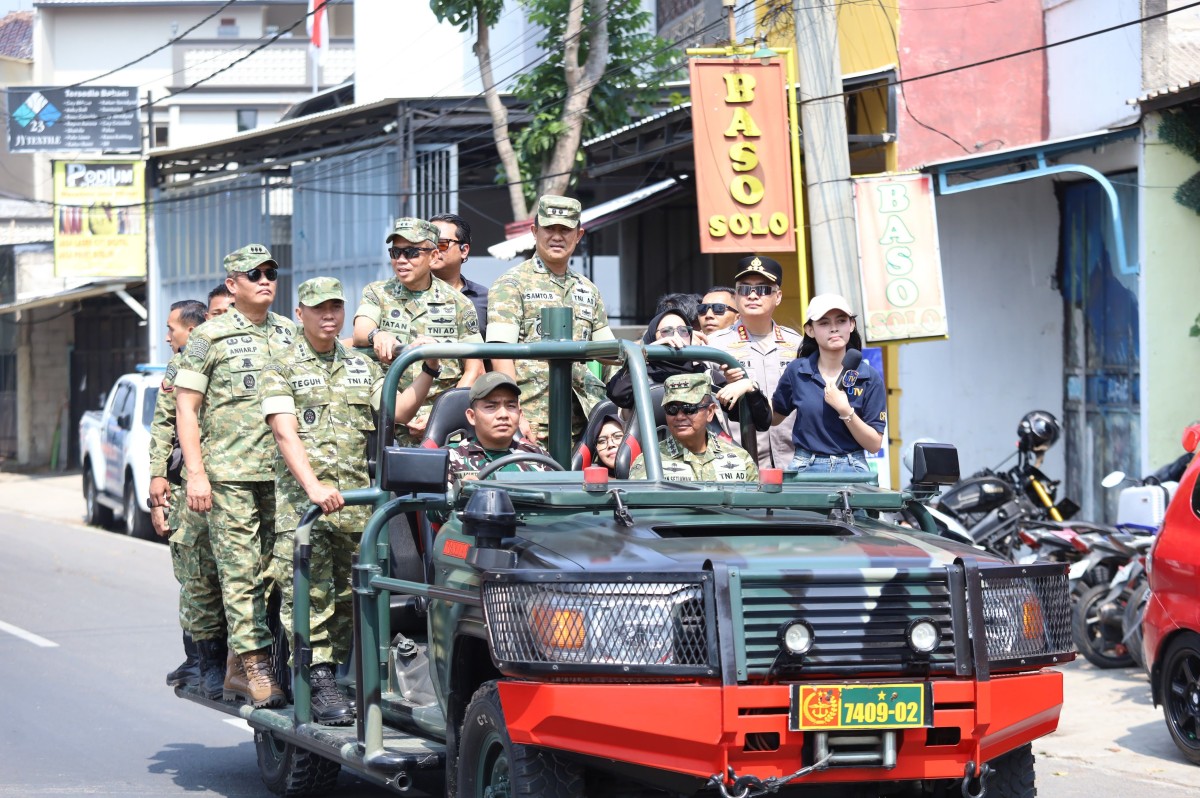 Dandim 0624/Kab. Bandung Dampingi Danpussenif Buka Pameran Alutsista HUT Ke-81 TNI di Soreang