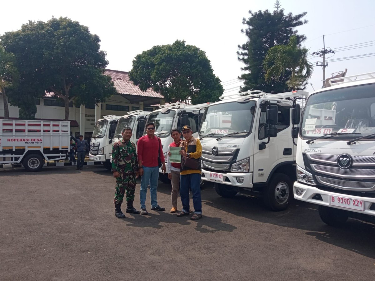 Babinsa Dampingi Pengambilan Mobil Truk KDKMP untuk Mendukung Kebutuhan Desa Garajati