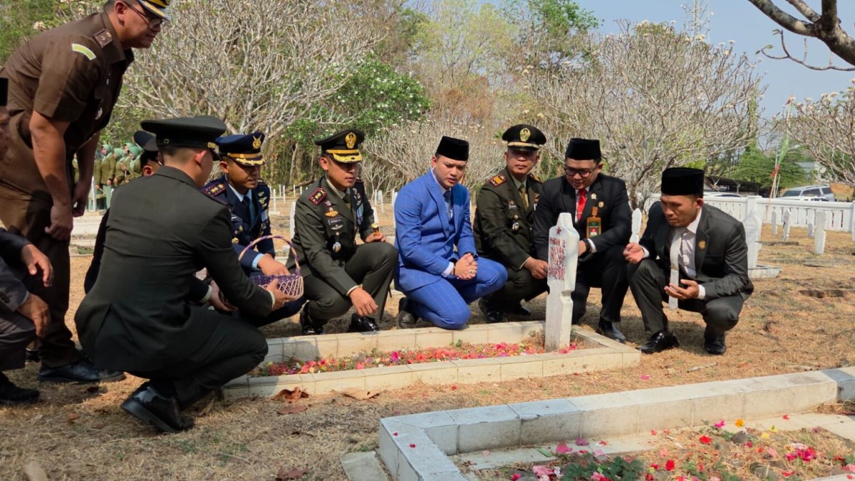 Penghormatan untuk para Pahlawan: Intip Suasana Khidmat Ziarah Nasional HUT TNI ke-81 di TMP Sawala Majalengka