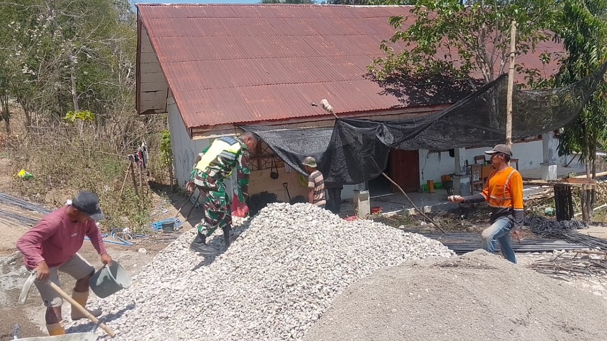 Wujud Nyata Bakti TNI AD Untuk Rakyat, Kodim 1618/TTU Bersama Warga Bangun SMKN Nibaaf