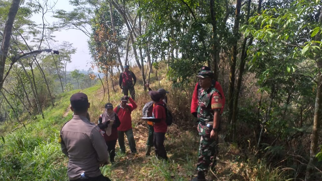 Mantapkan Sinergitas, Babinsa dan Tim Gabungan Patroli Karhutla