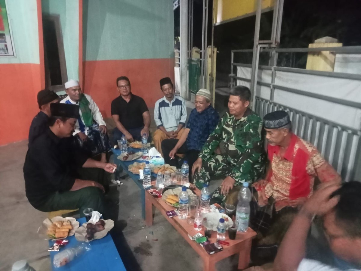 Babinsa Koramil 2301/Cilegon Melaksanakan Komunikasi Sosial Bersama Tokoh Agama Dan Masyarakat